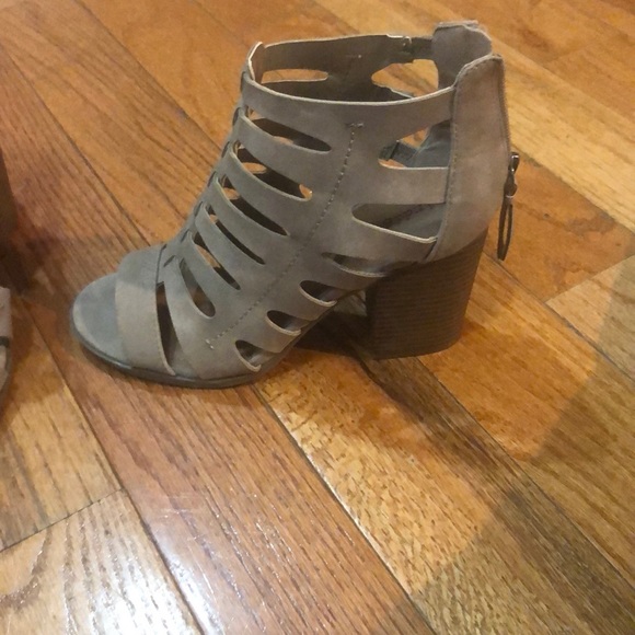 Heels - Picture 2 of 4